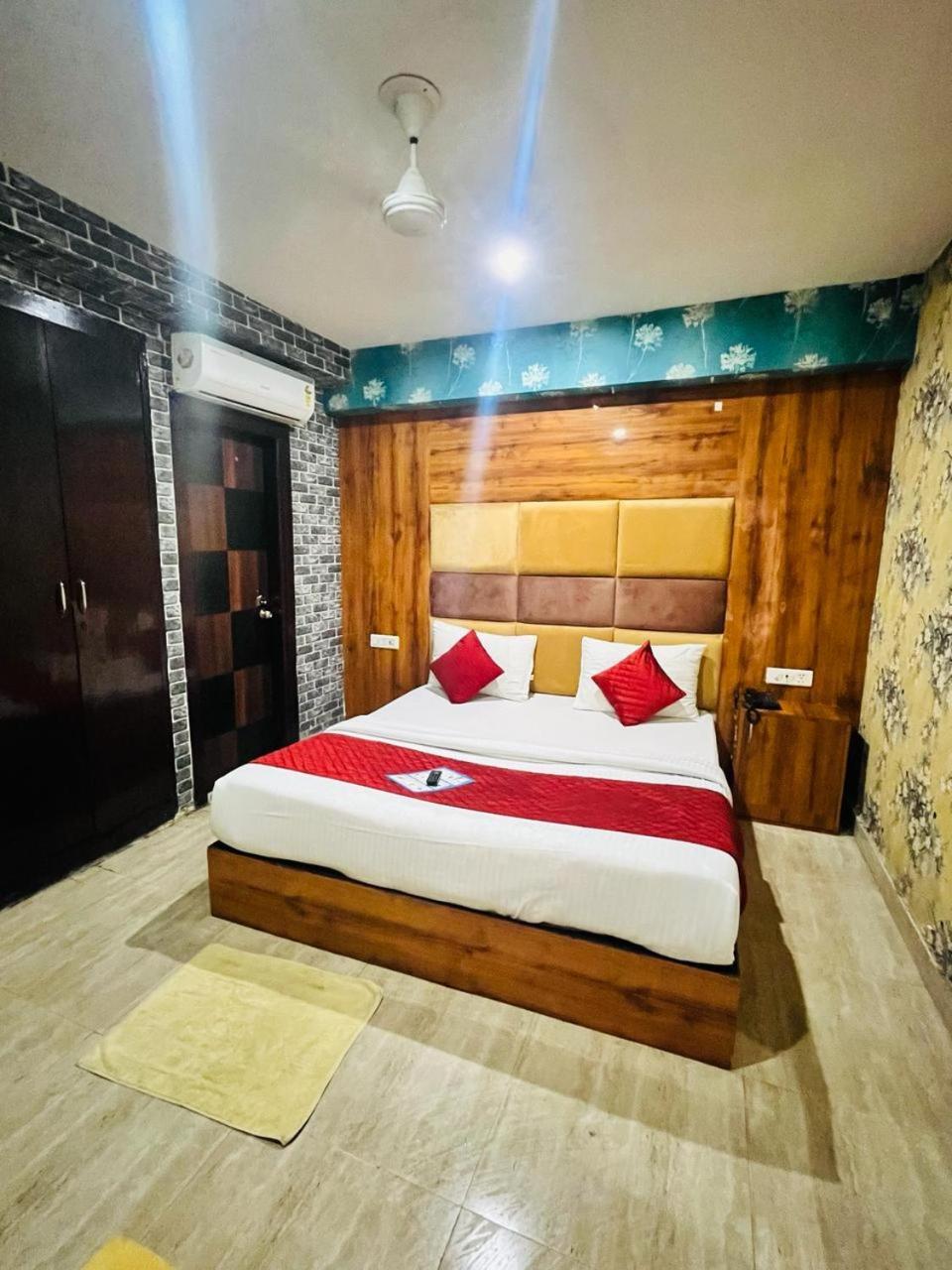 Sky View Near Delhi Airport Bed & Breakfast New Delhi
